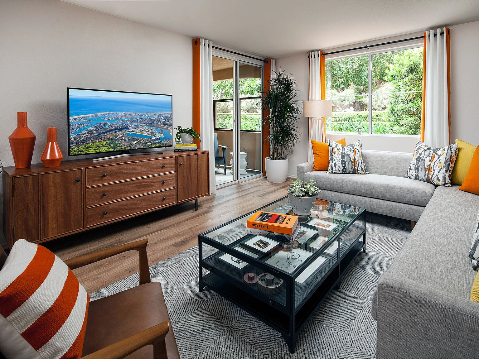 Las Palmas Apartment Homes — Photo 3