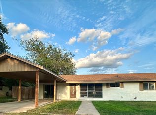 1602 Mesquite Ave, Three Rivers, TX 78071