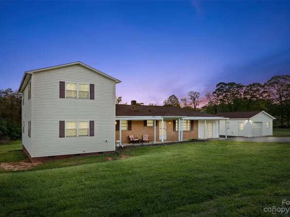 206 Fletcher St, Morganton, NC 28655