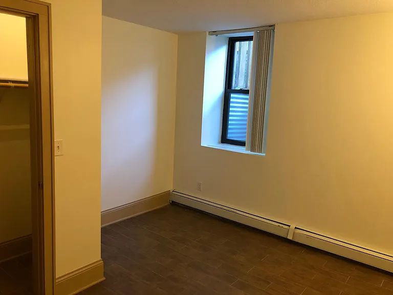 2716 Hennepin Ave S #B1 — Photo 11