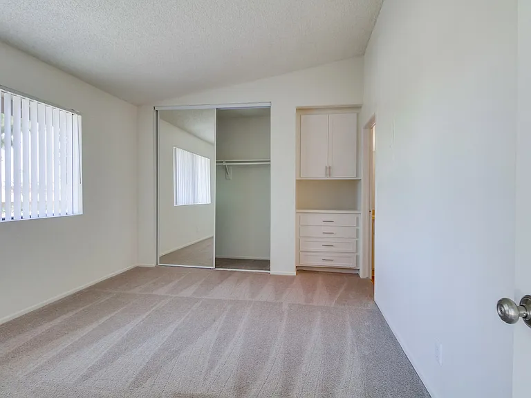 Harbor Cliff Apartments — Photo 17