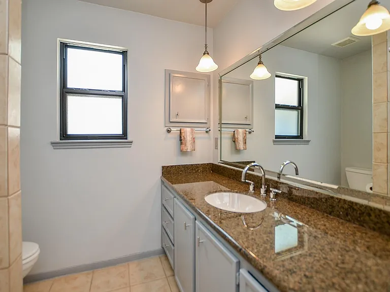 1702 Cherry Bend Dr — Photo 21