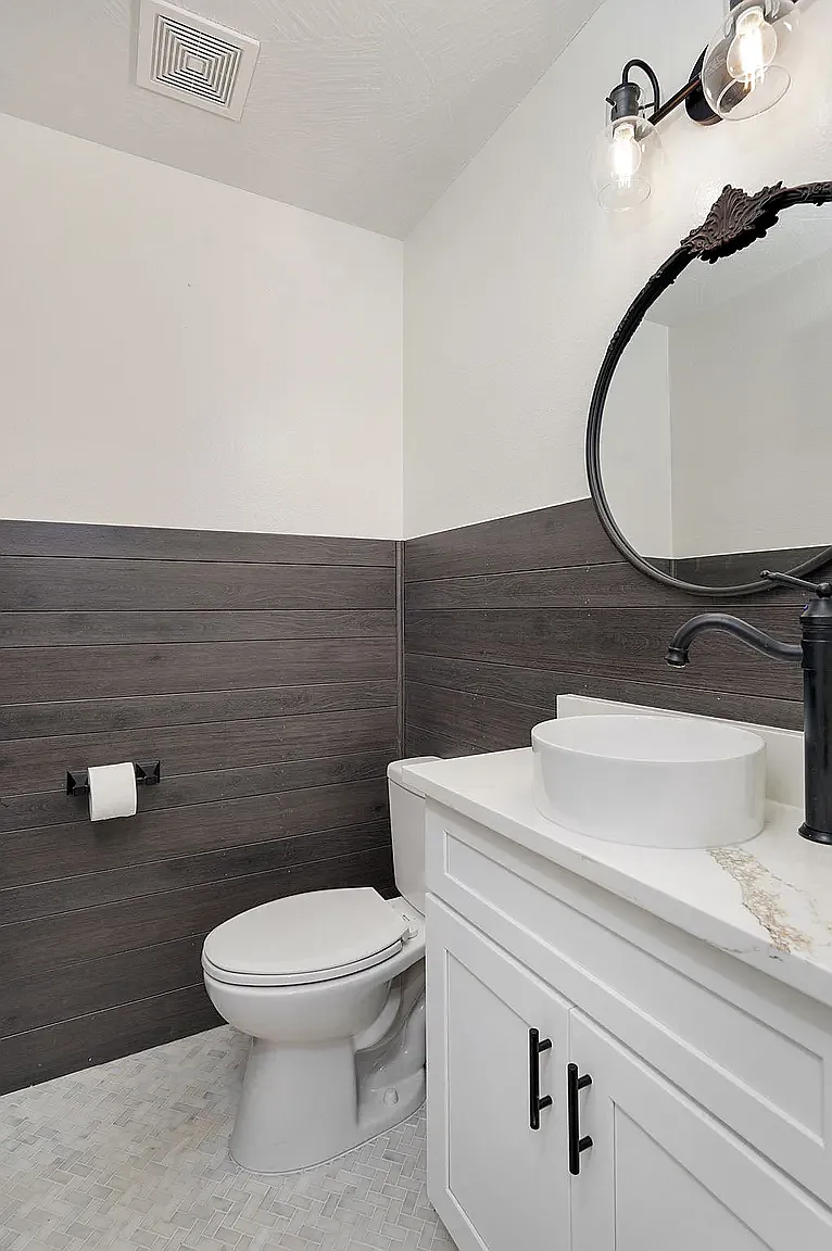 5 bed, 2.5 bath, 2680 sqft, $3,000 — Photo 2