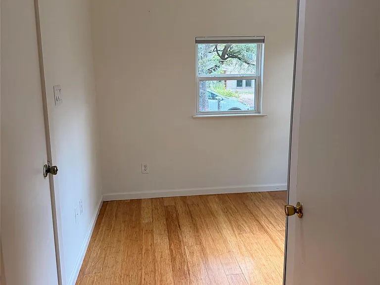 1182 Pandora St — Photo 4