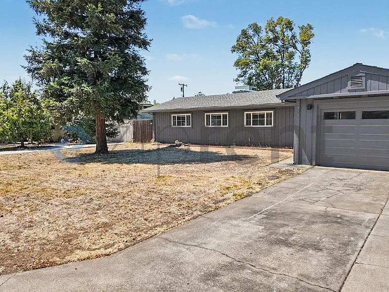 1937 Terrace Dr — Photo 2