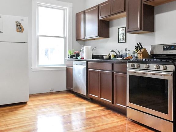 4th image of 35 1/2 Essex St #1