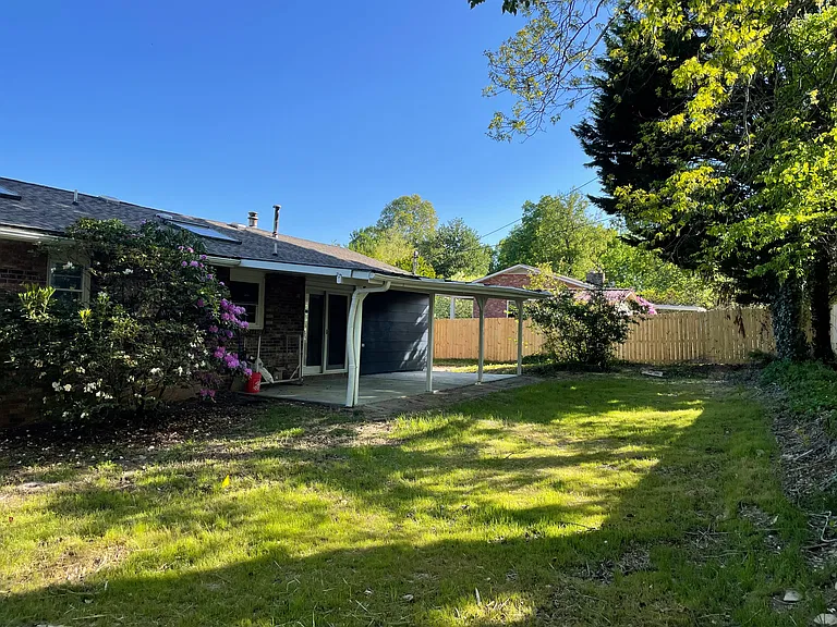 208 E Wynnbrook Dr — Photo 3