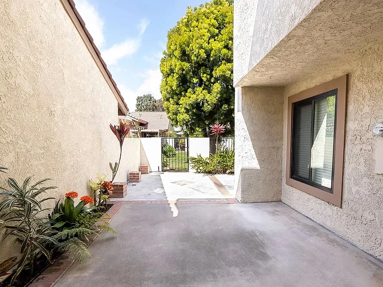 18351 Gum Tree Ln — Photo 2