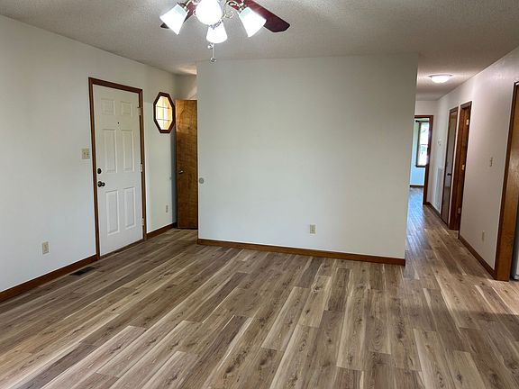 3rd image of 304 Old Stage Rd
