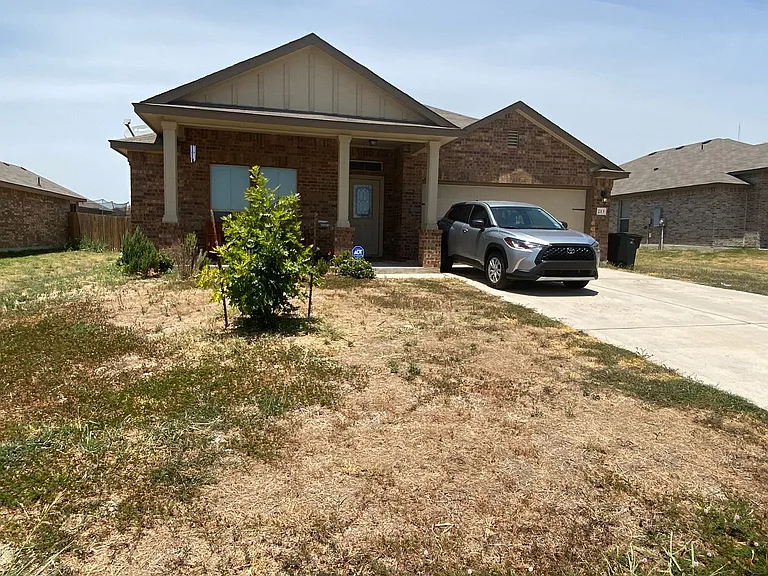 213 Danielle Dr — Photo 2