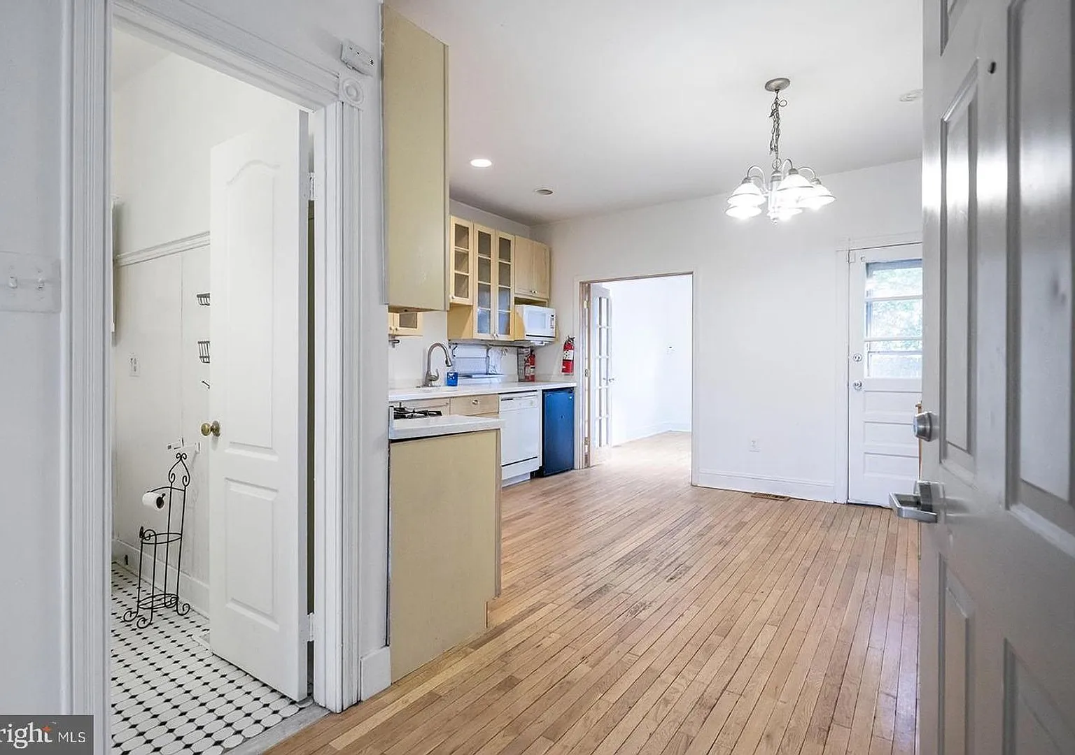 112 Linden St — Photo 3