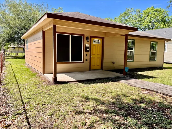 821 W 15th St, Port Arthur, TX 77640