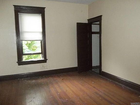 5th image of 4174 Farlin Ave