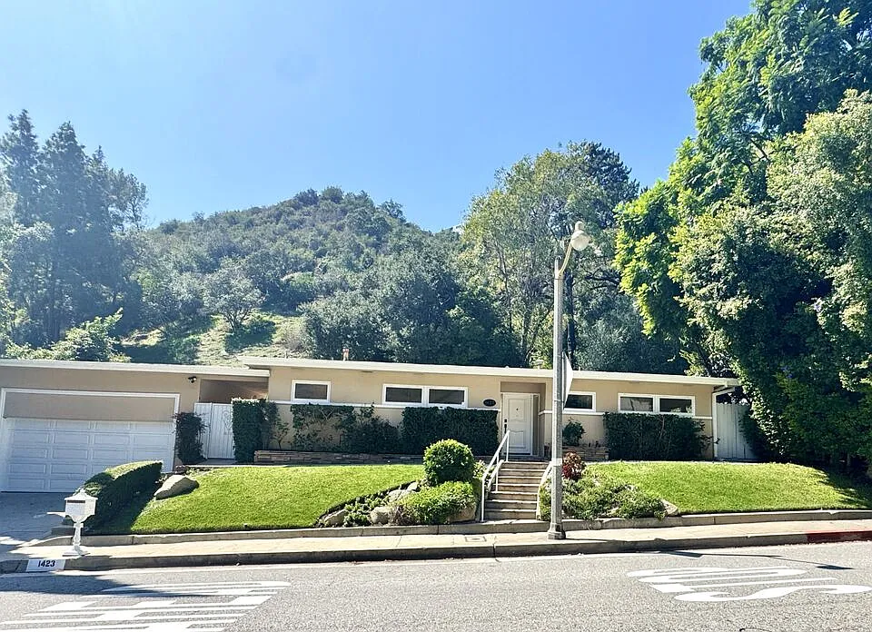 1423 Roscomare Rd