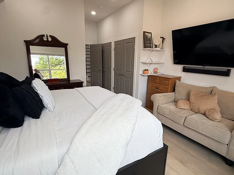 2239 Tasker St — Photo 22