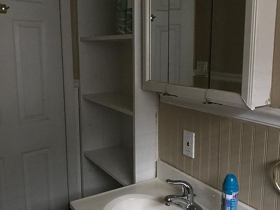 Bathroom (shared)