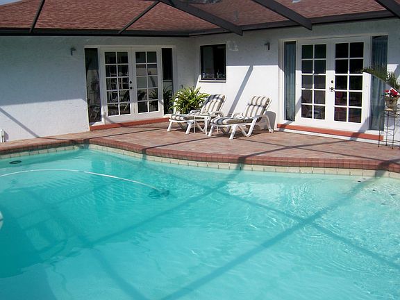 Pool Lanai 