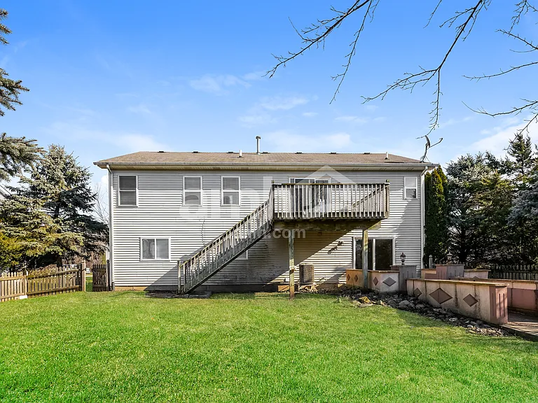 112 Shawnee Ln — Photo 17