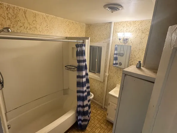 7 Bacon St APT 2, Wellsboro, PA 16901