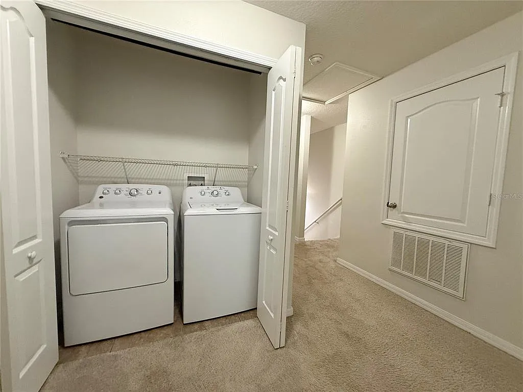3 bed, 2.5 bath, 1404 sqft, $2,000 — Photo 4
