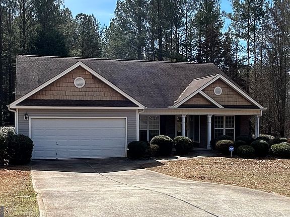 2nd image of 28 Pinewood Cir