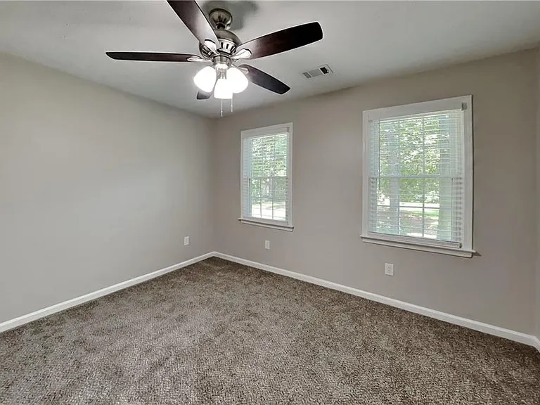 385 Deerwood Dr — Photo 14