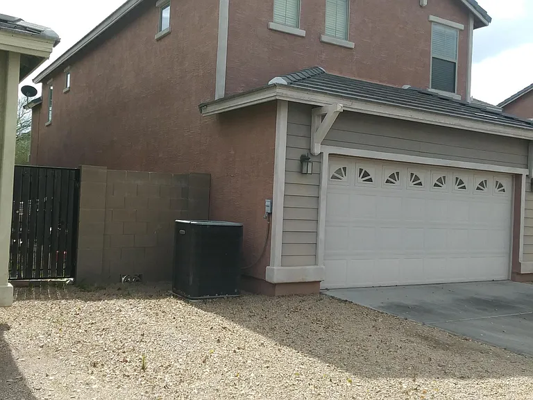 3720 E Kerry Ln — Photo 4