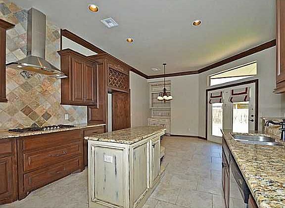 5th image of 1613 NW 184th St