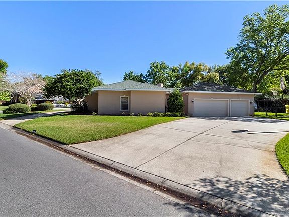 3rd image of 901 Woodrow Dr
