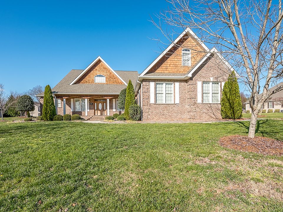 1st image of 2409 Falcon Ln