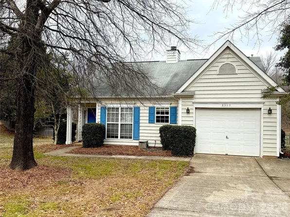 8340 Hornwood Ct, Charlotte, NC 28215