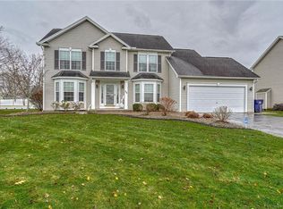 75 Whistlers Cove Ln, Rochester, NY 14612