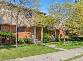 3890 Old Creek Rd, Troy, MI 48084