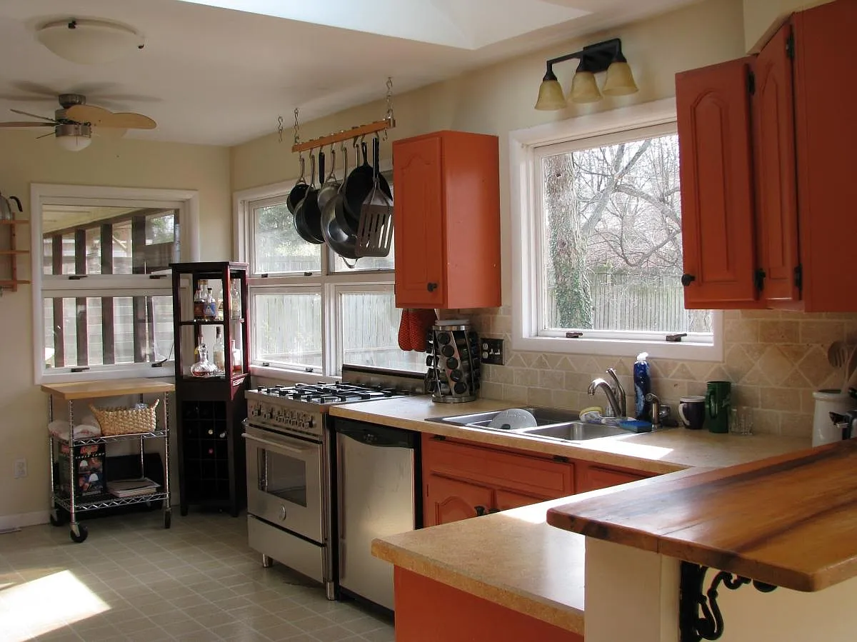 1206 S Longwood Drive — Photo 2