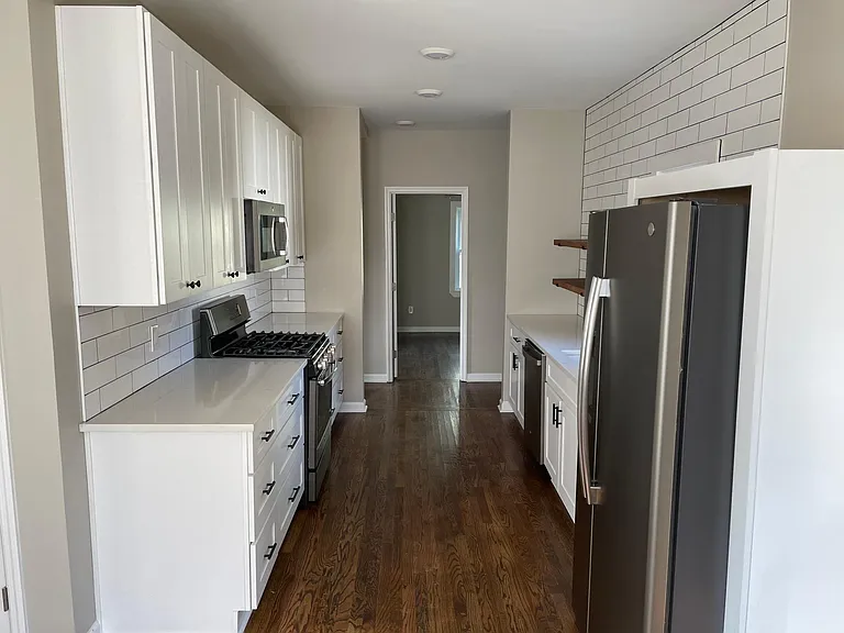 2110 Creighton Ave — Photo 12