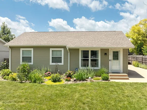 3428 Ardsley Ln SW, Cedar Rapids, IA 52404