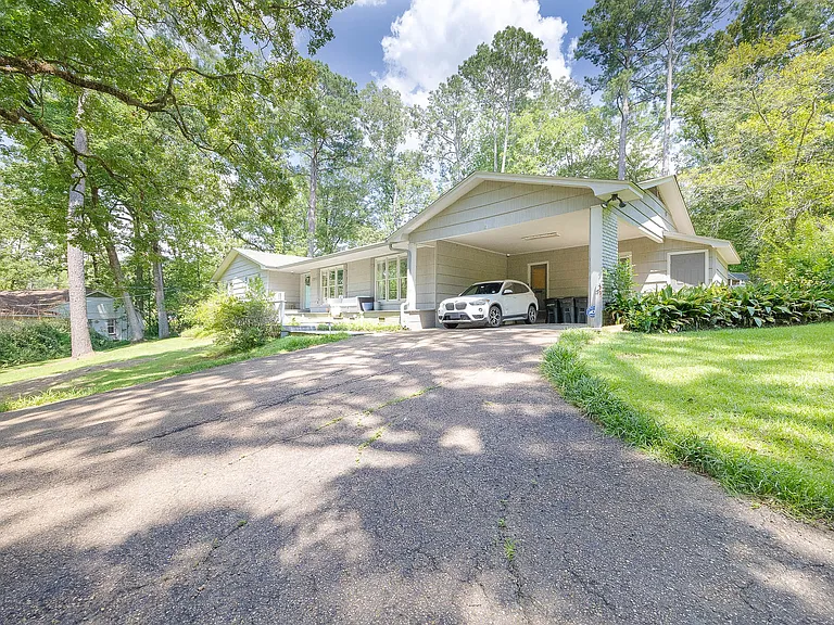 1835 Hillview Dr — Photo 3