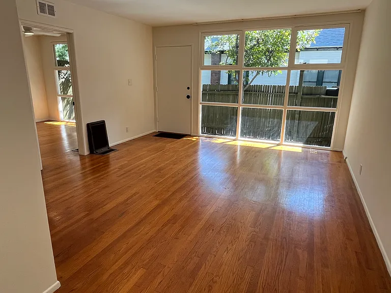 58 N Wilson Ave #60 — Photo 4