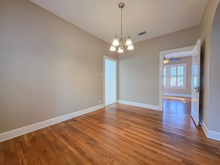 3901 Red River St — Photo 8