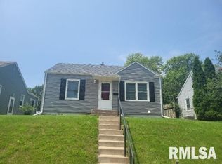 816 24th St, Bettendorf, IA 52722
