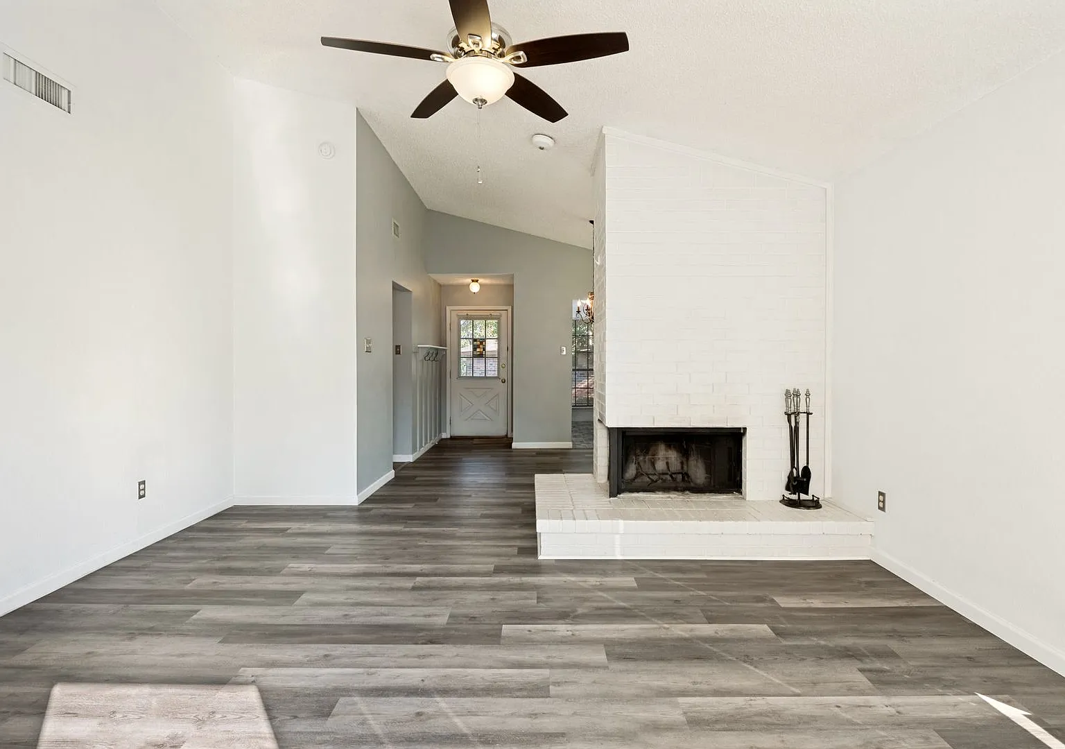 Charming 2 Bed, 2 Bath Single-Story Home in Sherwood Place, Carrollton Move-In Ready and Availabl... — Photo 4