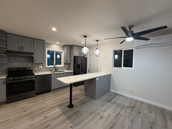 3rd image of 12104 Oxford Ave