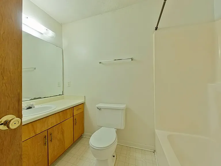 126 Hampton Dr — Photo 11
