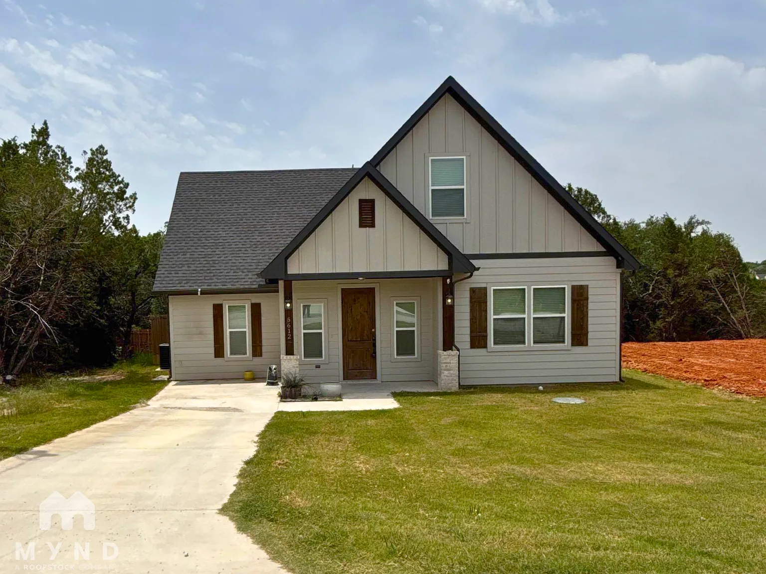 4 bed, 2.5 bath, 1611 sqft, $1,935 — Photo 3