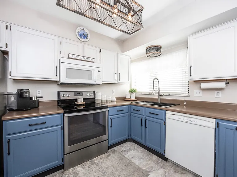 892 Lester Ave — Photo 10