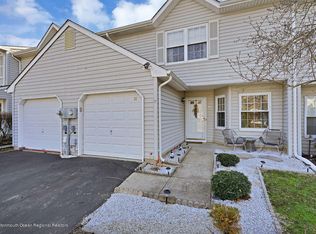 31 Breakwater Sq, Freehold, NJ 07728