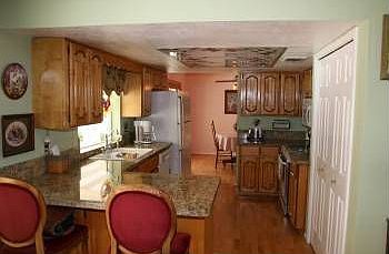 3rd image of 927 E Leeward Ln