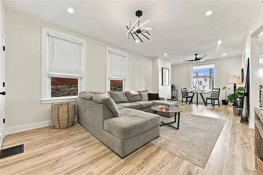 4 bed, 2.5 bath, 1795 sqft, $2,850 — Photo 3