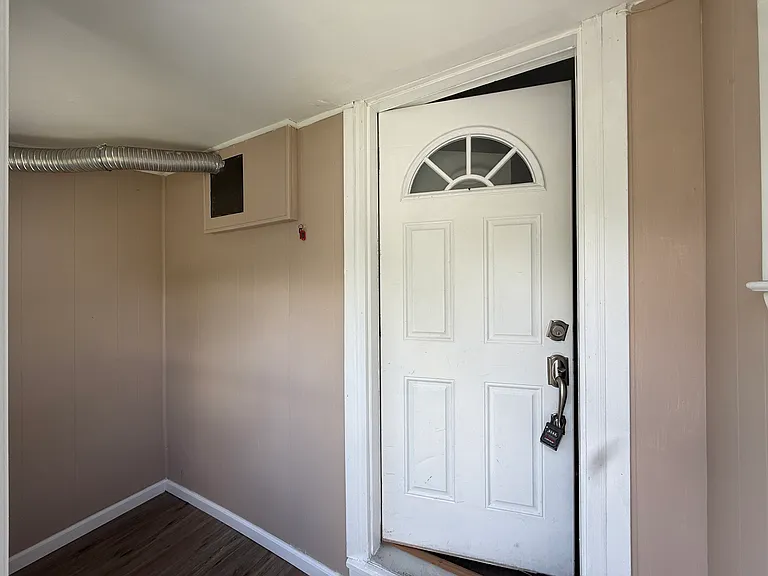 25 Van Wagoner Ave — Photo 2