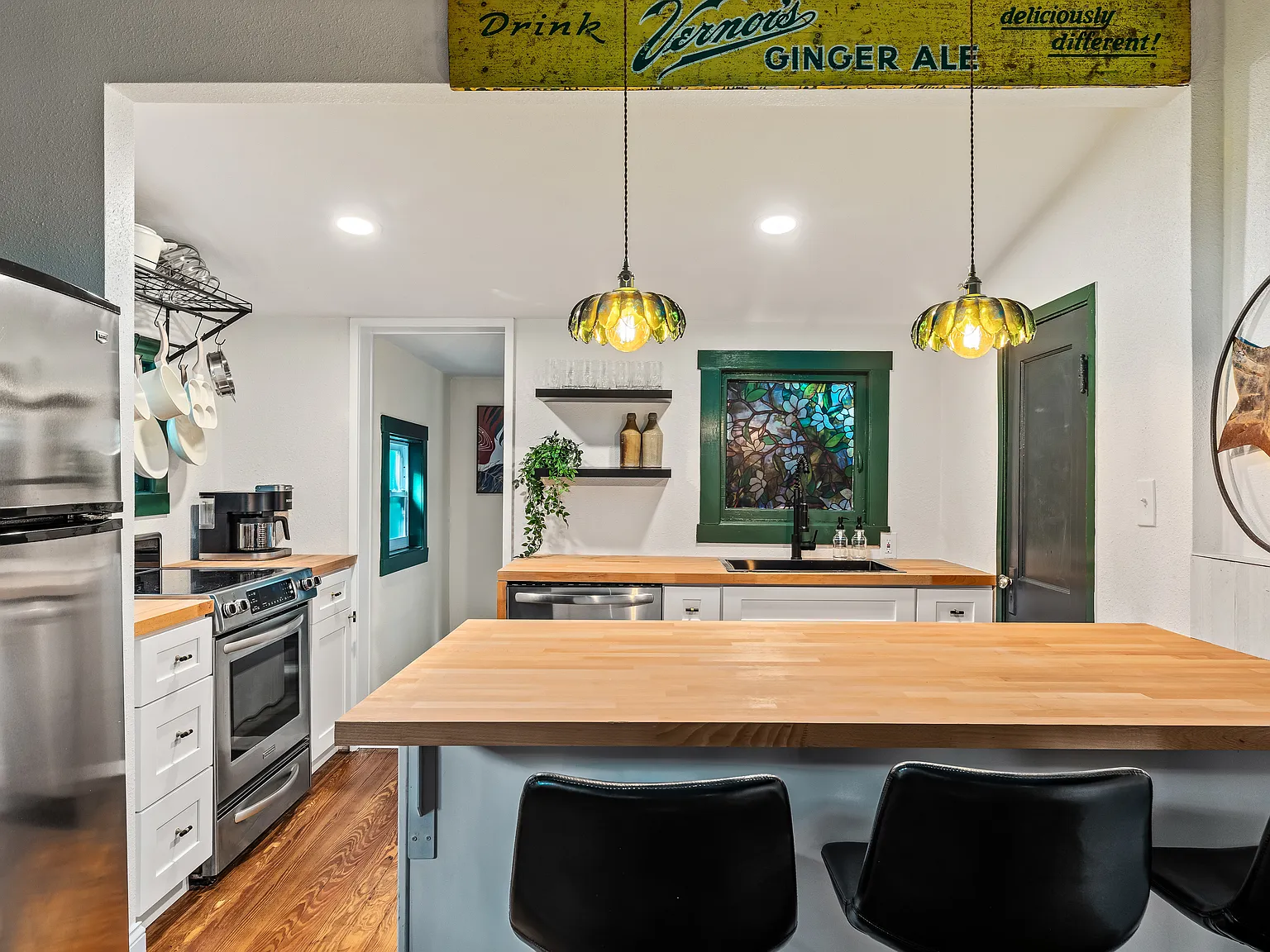 2 bed, 850 sqft, $3,000 — Photo 4